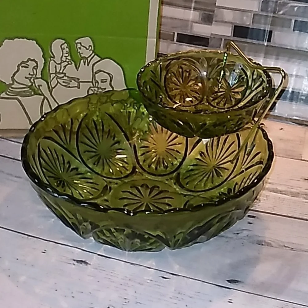 Vintage 1974 Anchor Hocking ⚓ avocado chip dip set